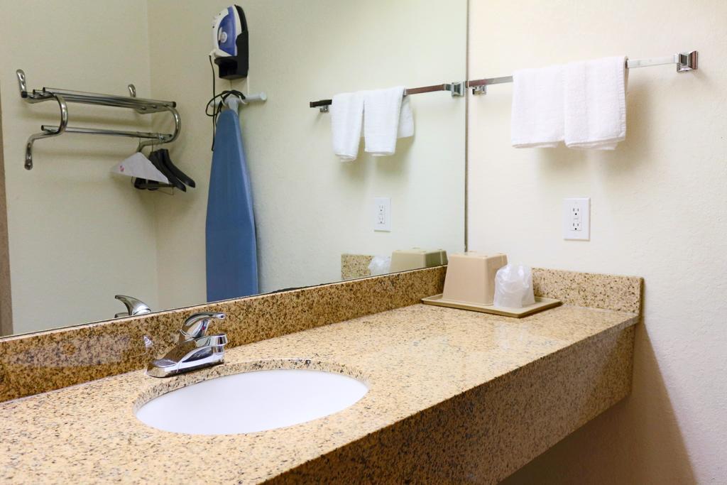The Symphony Inn & Suites Houston Habitación foto