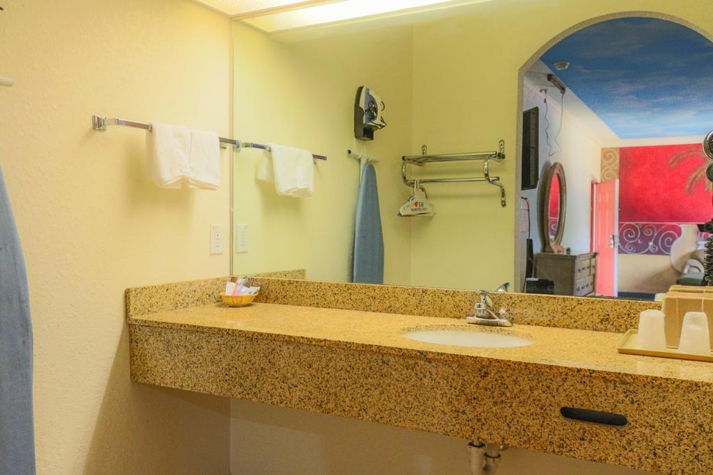 The Symphony Inn & Suites Houston Habitación foto
